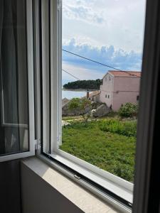 Apartment Ivica - 50 m from sea