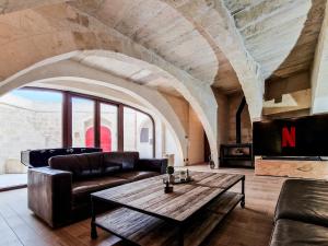 Luxury Farmhouse Villa surrounded with Nature & Farm Animals Alpacas etc