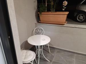 ΑΝΕΤΟ ΣΤΟΥΝΤΙΟ ΣΤΗΝ ΠΥΛΑΙΑ ΜΕ ΕΥΚΟΛΟ ΠΑΡΚΙΓΚ