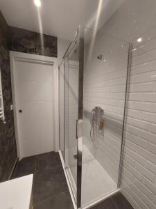 Habitación en apartamento con zonas comunes compartida H2