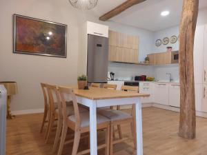 Habitación en apartamento con zonas comunes compartida H2