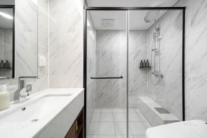 Suite Đẳng Cấp – Được Chỉ Định Ngẫu Nhiên (Premier Suite - Randomly Assigned)