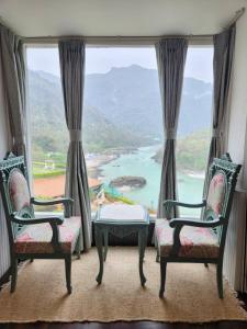 Aloha Ganga view 2BHK Apartment by Almost Heaven