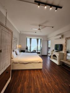 Aloha Ganga view 2BHK Apartment by Almost Heaven