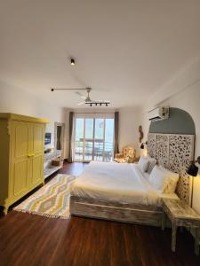 Aloha Ganga view 2BHK Apartment by Almost Heaven