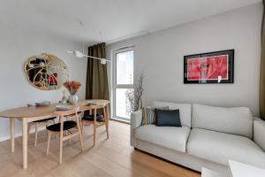 Luxury Aura 40  3 by Grand Apartments