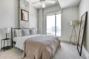 Downtown 1br w gym wd pool nr Capitol ATX-75
