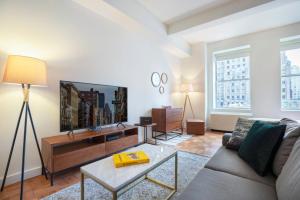 FiDi Studio w Residents Bar Golf Simulator Gym NYC-271