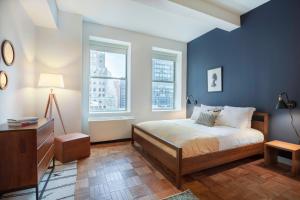 FiDi Studio w Residents Bar Golf Simulator Gym NYC-271