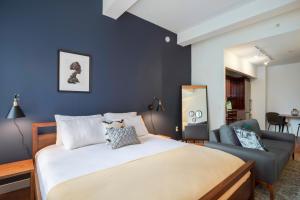 FiDi Studio w Residents Bar Golf Simulator Gym NYC-271