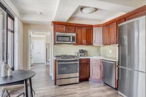 UES 1BR w Gym Doorman nr Carl Schurz Park NYC-653