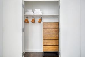 UWS 1br w gym doorman nr Central Park NYC-1100