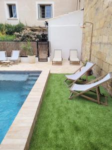 B&B / Chambres d'hotes Maison 1634 - Climatisation, piscine, parking, centre ville, petit-dejeuner compris : photos des chambres