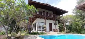 Maluk House 2 bedrooms - Jereweh