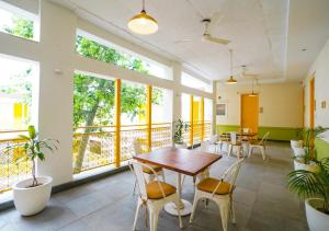 Bloom Boutique l Signature Towers