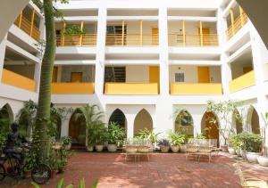 Bloom Boutique l Signature Towers