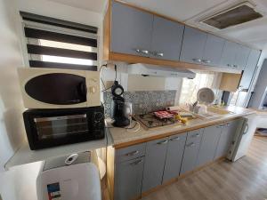 Campings Charmant mobilhome au camping La Lande : photos des chambres