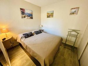 Appartement refait à neuf, calme avec terrasse et parking, proche plage et port - FR-1-723-4