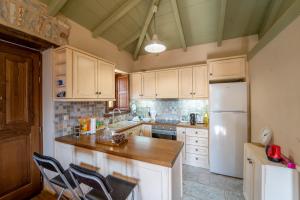 Villa Korfes-Κορφές Τριώροφη Βίλα για Οικογένειες και Παρέες