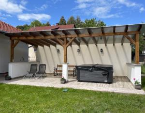 R Cottage Jacuzzival