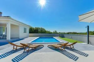 Holiday House Casia with pool - Poličnik