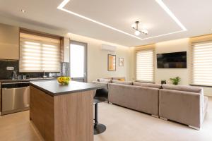 Tsatos Luxury Residence