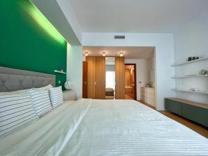 Luxury beachfront apt - quite area, 100 sqm