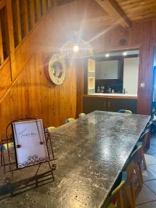 Chalets Le refuge, chalet au pied des pistes au Sauze : photos des chambres