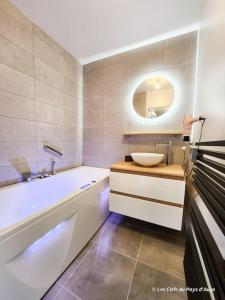 Appartements Bel F3 en residence avec piscine, baignoire balneo : photos des chambres