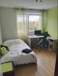 Sejours chez l'habitant Chambre #3 dans appartement partage - Proche des Vosges : Chambre Double