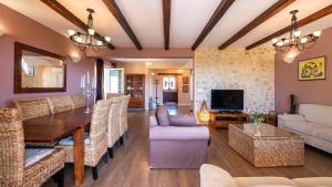 Modern villa with swimming pool in Rakalj