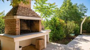 Modern villa with swimming pool in Rakalj