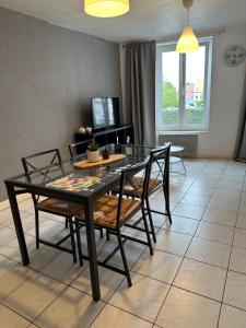 Appartements appartement duplex proche de la gare et du centre ville : photos des chambres