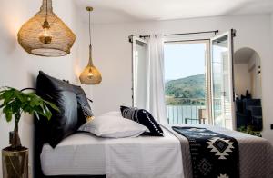 A & B Minimal Suite ΙΙ with Sea View in Argostoli