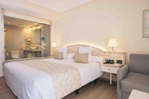 Superior Double or Twin Room - Terrace room in Port Salins