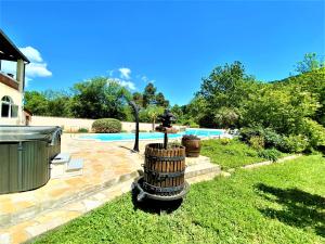 Gîte et chambre dhôtes LE MERCOIRE, piscine chauffée et jacuzzi