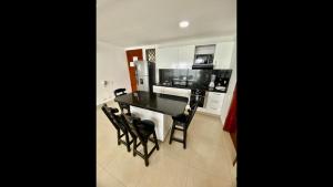 2 Bedroom Beachfront Apartment 2P1-Al With Pool And WIFI