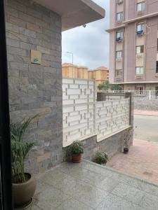 Lovely 3 bedroom ground floor flat. Private garden