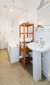 King Room with Garden View room in Coig na Shee Guest House