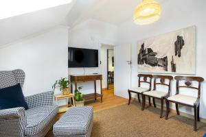 WHome Central Oasis Prime Location w Great View