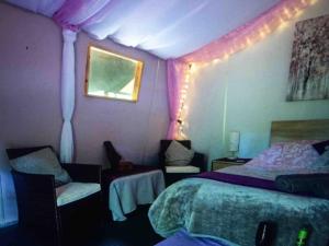 Cosy woodland Romantic retreat With log fires and nature