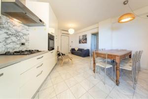 Beachfront Haven Sleeps 8 maximum 9 Sea Views terrace and high speed Wi-Fi