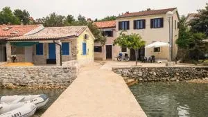Holiday house Punta Blue & Orange 5m from the sea, island Cres - Punta Križa