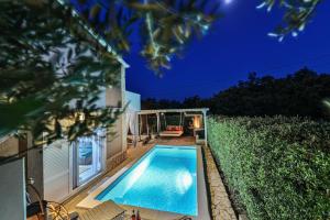 Vila Paško with private pool