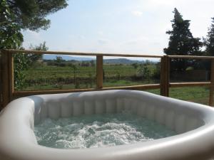 B&B / Chambres d'hotes DOMAINE DU SIESTOU WINE RESORT & spa : photos des chambres