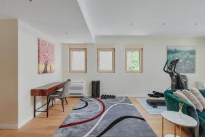 Huge Apartment with Stunning View and Sauna