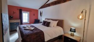 Maisons de vacances DOMAINE DES PIERRES PRECIEUSES - Demeure de Charme - Grand Standing - 15 pers - Spa - Massages - Detente et Bien-etre - 30' Bordeaux : photos des chambres