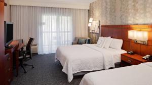Deluxe Queen Room with Two Queen Beds room in Courtyard Pittsburgh West Homestead Waterfront