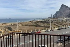 Primera línea de playa y Gibraltar a 5 minutos - Tunara