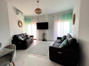 O mar na frente de lux Caparica